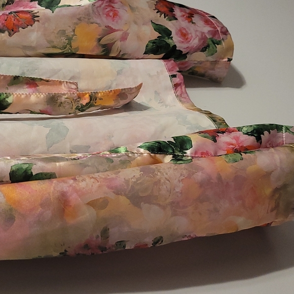 Bride Floral Robe - Picture 6 of 9